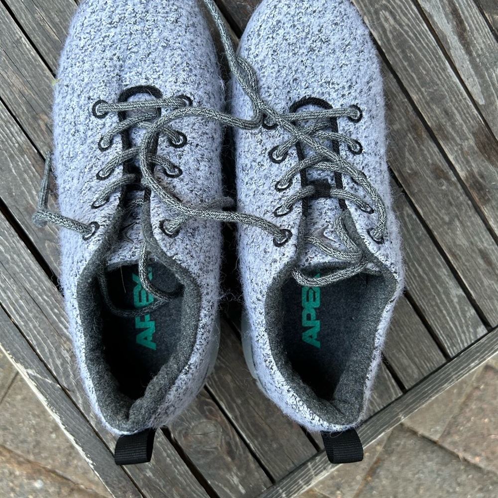Apex wool sneakers Sz 7M